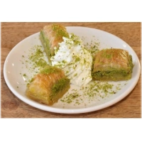 Huisgemaakte toetjes en gebak.